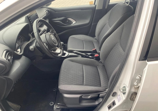 Toyota Yaris cena 67500 przebieg: 88613, rok produkcji 2022 z Szczuczyn małe 232